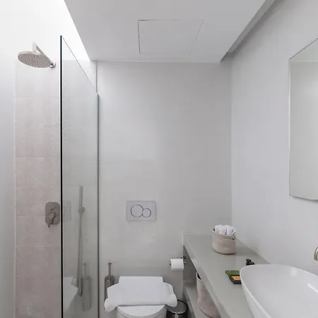 Melora Paros Willa
